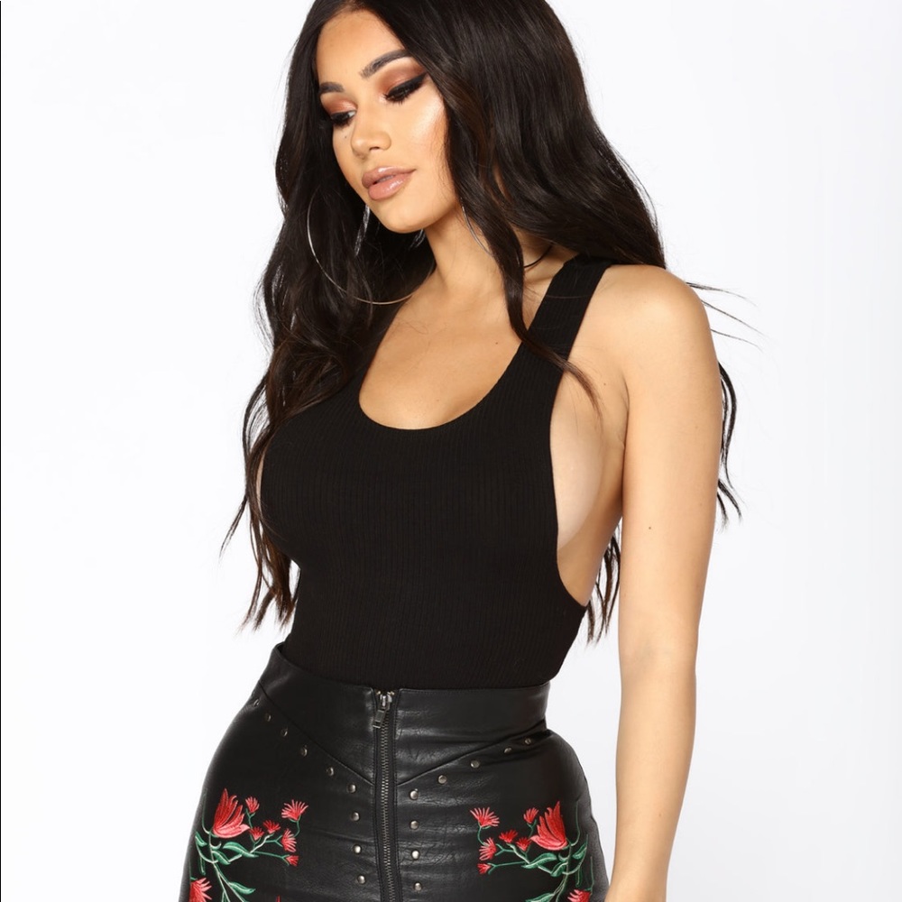 🔥 Black bodysuit •